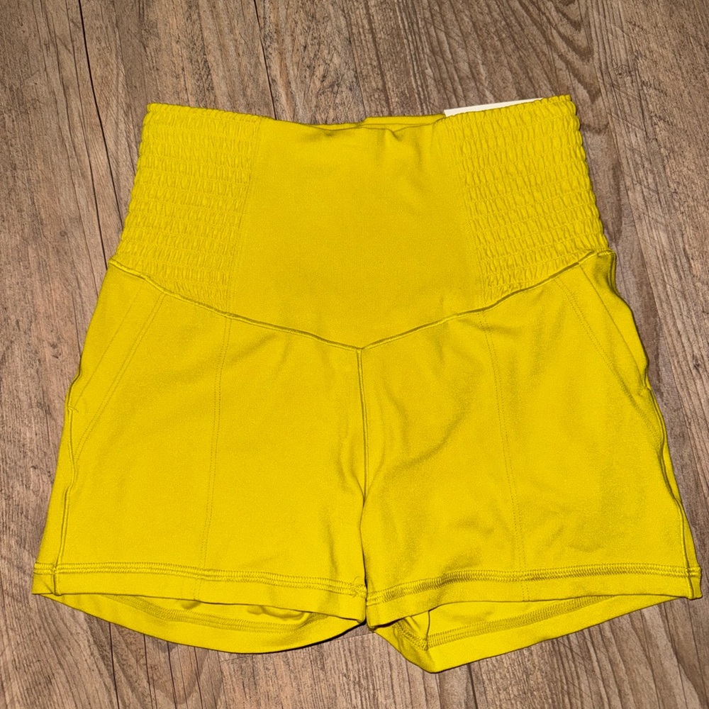 Brand New Offline by Aerie Yellow Women's High-Waisted Shorts